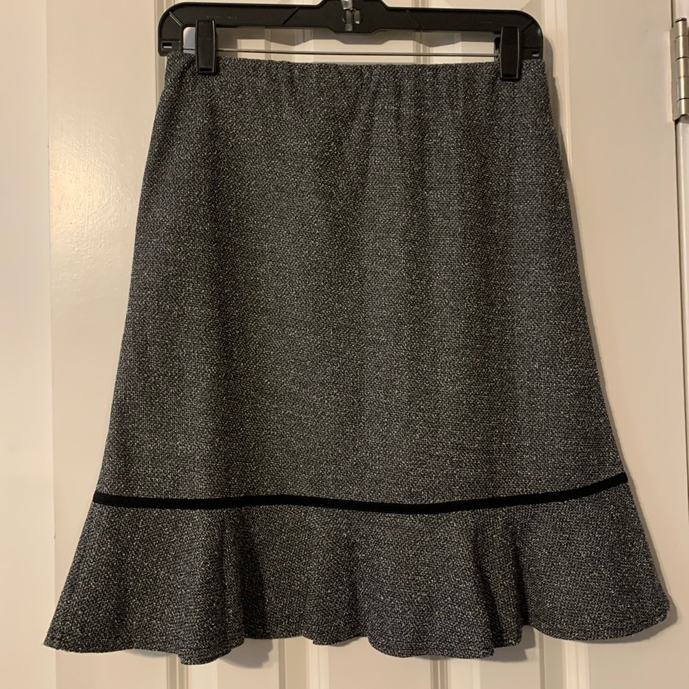 Women’s skirt. Size small. Black. Slightly used. Midi